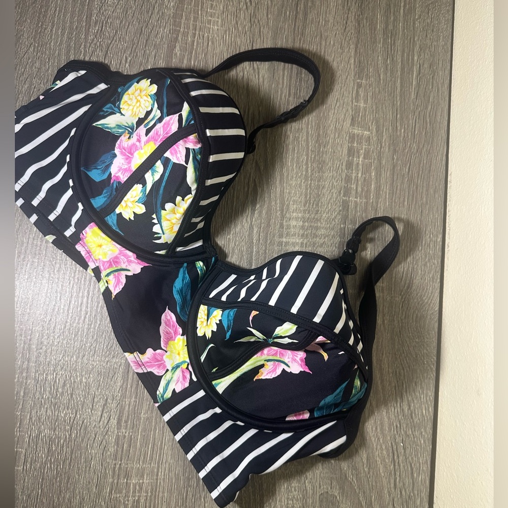 Torrid floral/Black Swimwear Bikinis (top and Bottom), women size 1X (14-16)